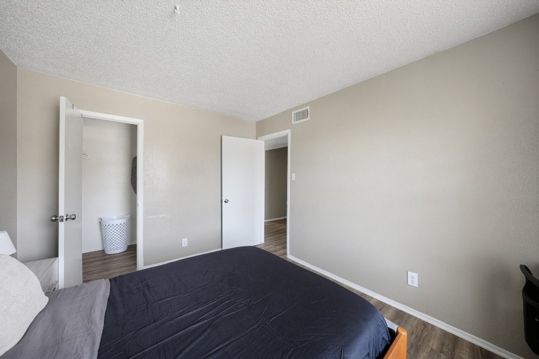 Cleburne Oaks · Unit 086 2/1