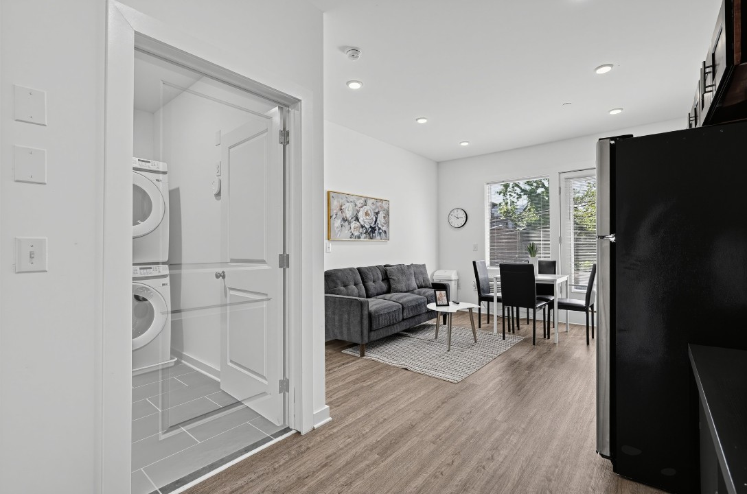 Fairmount Square 1528-2E