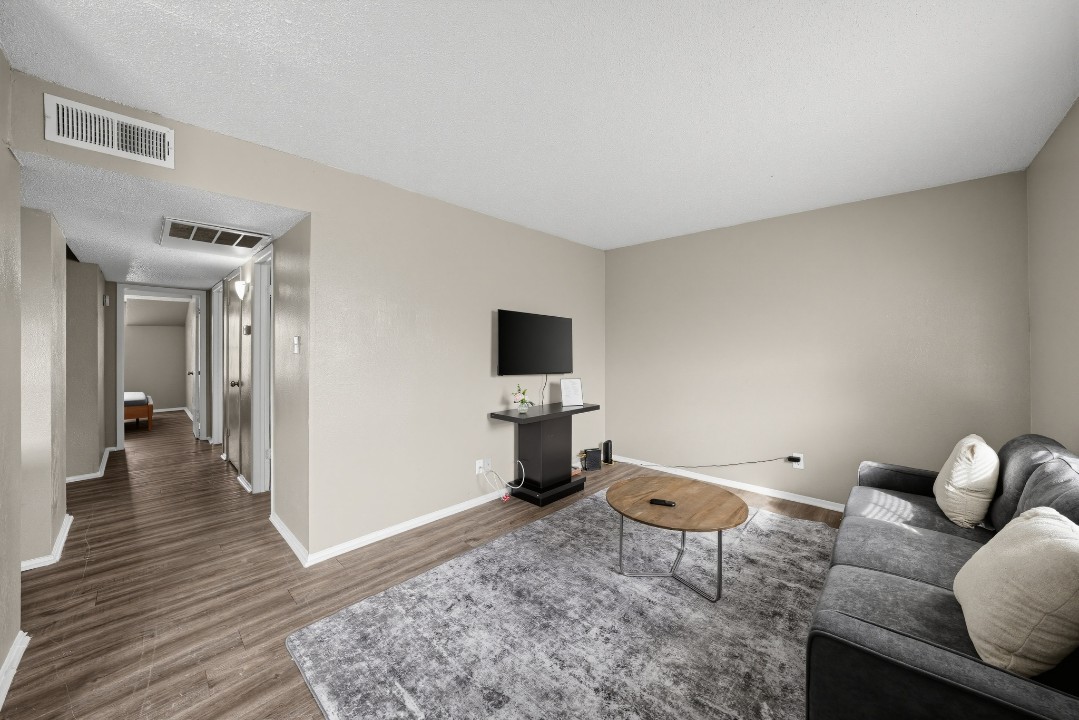 Cleburne Oaks · Unit 086 2/1