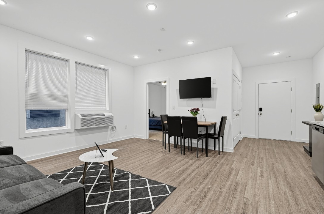 Fairmount Square 1528-2i