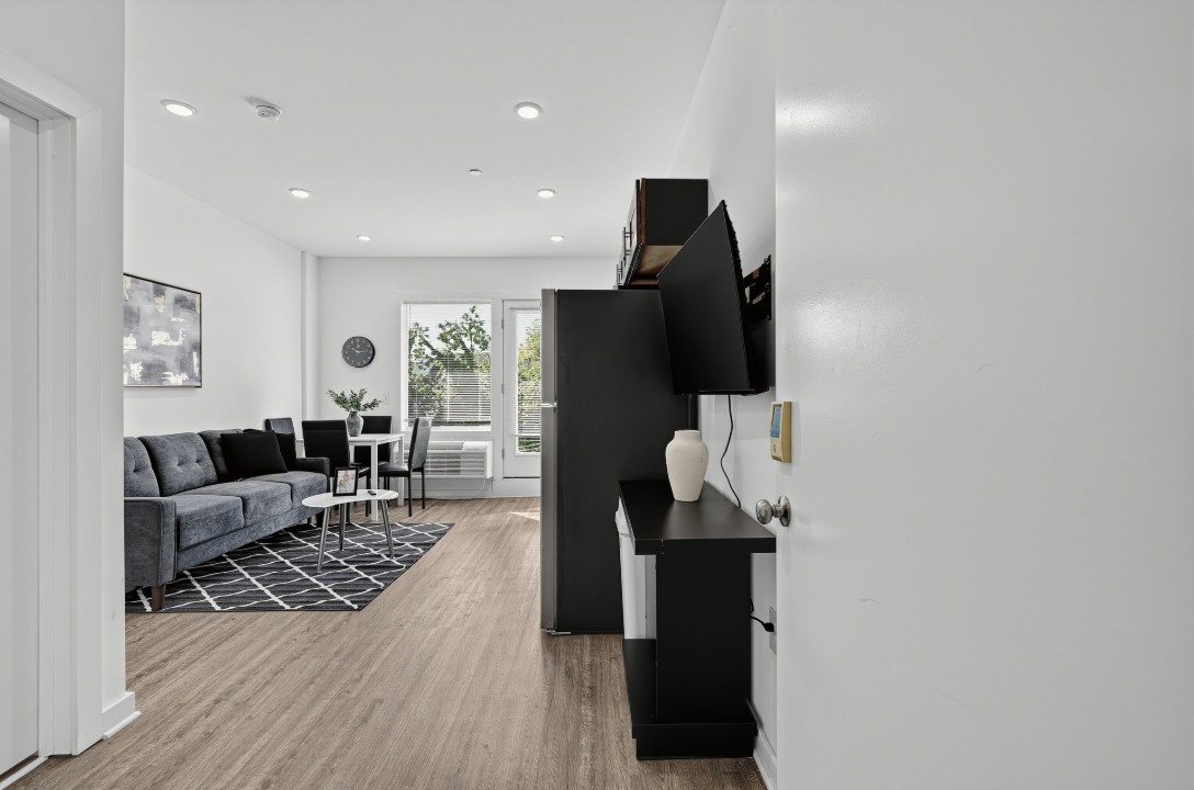 Fairmount Square 1528-3E