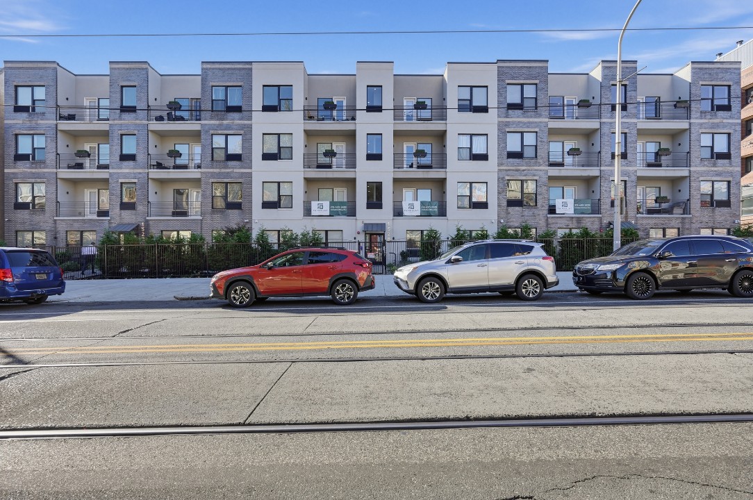 Fairmount Square 1528-2E