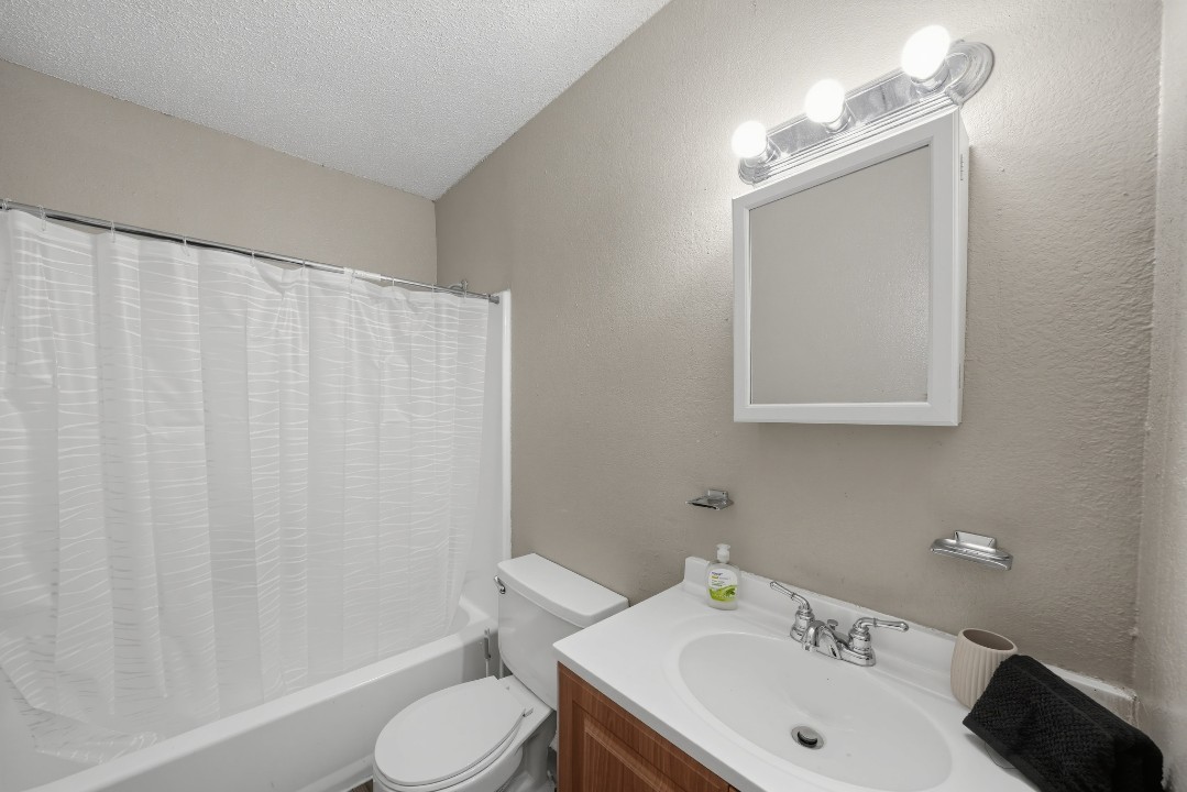 Cleburne Oaks · Unit 086 2/1