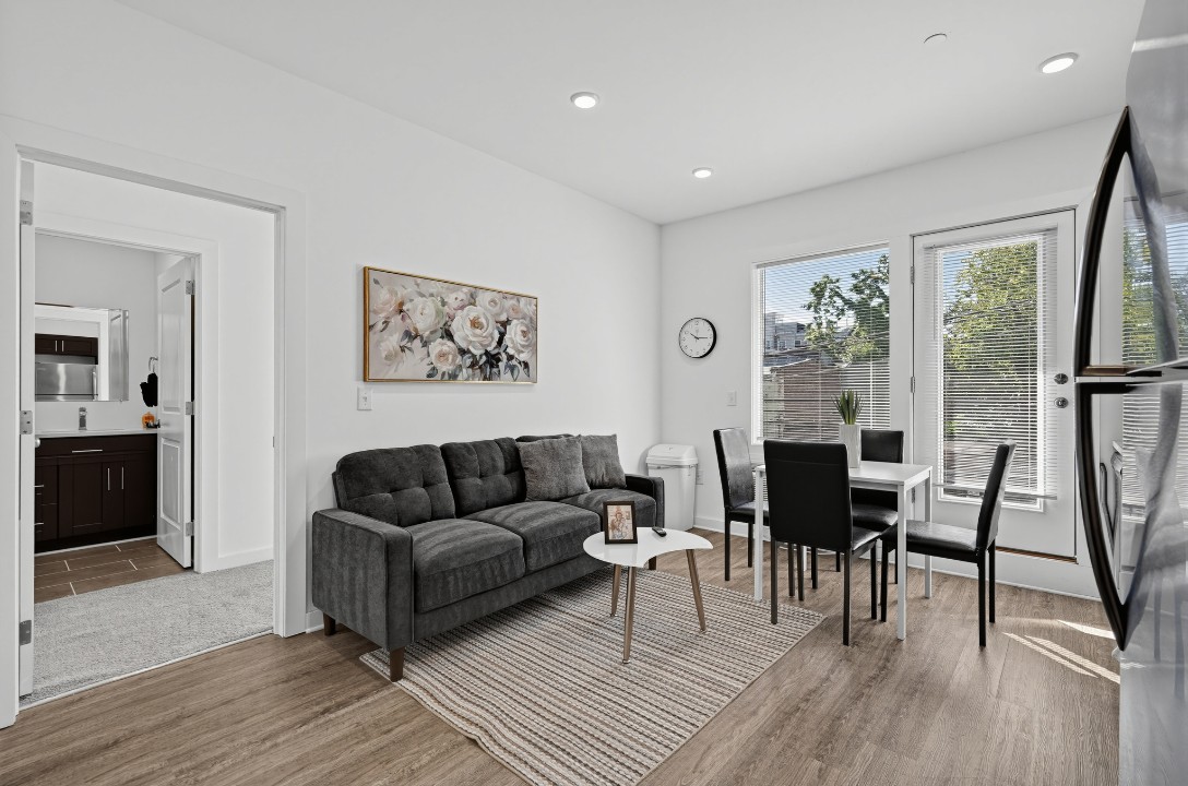 Fairmount Square 1528-2E