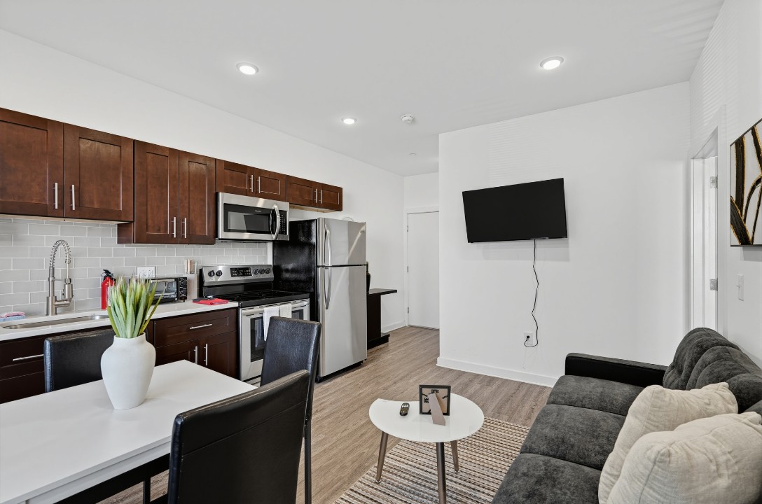 Fairmount Square 1528-2J