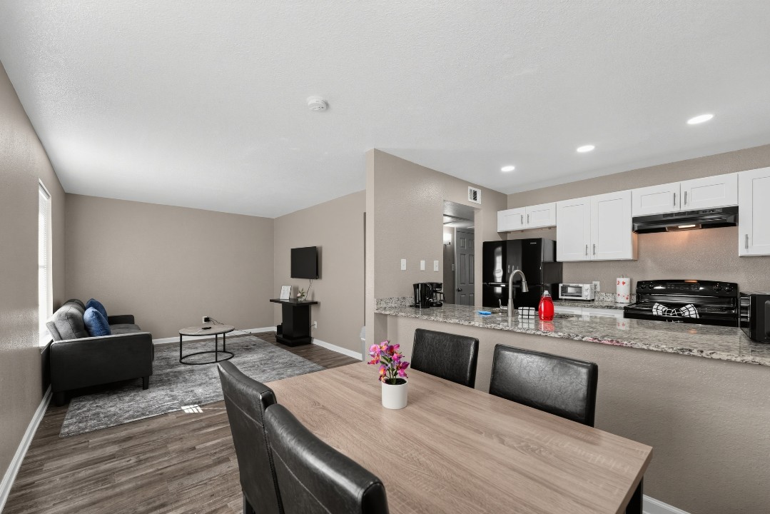 Cleburne Oaks · Unit 148 2/1