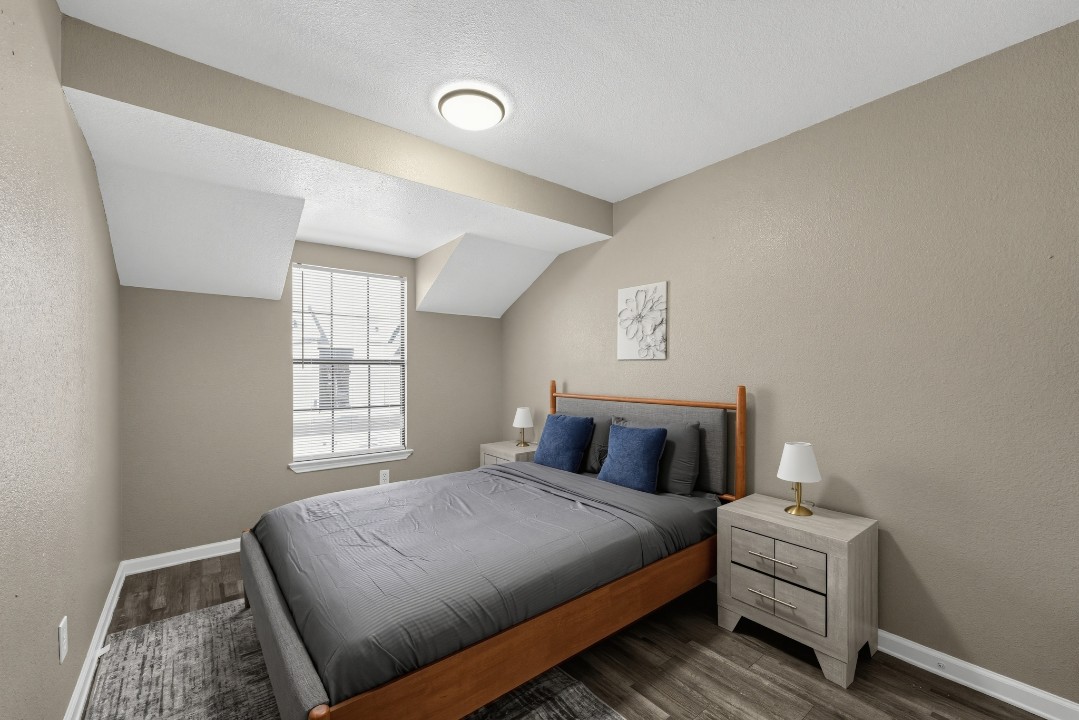 Cleburne Oaks · Unit 148 2/1