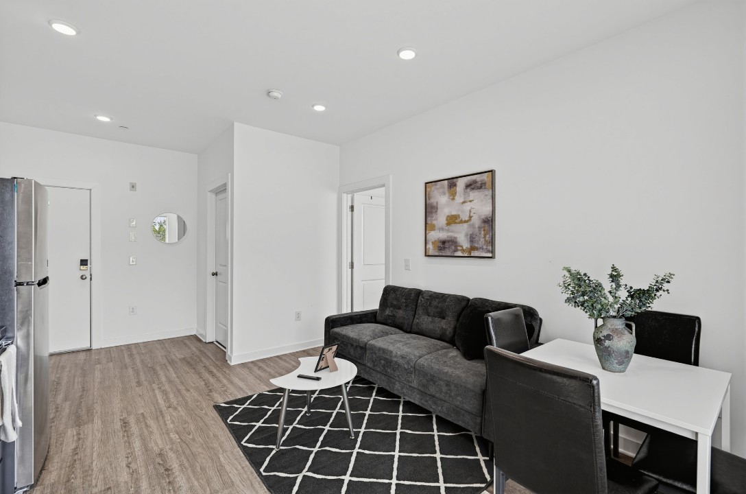 Fairmount Square 1528-3E
