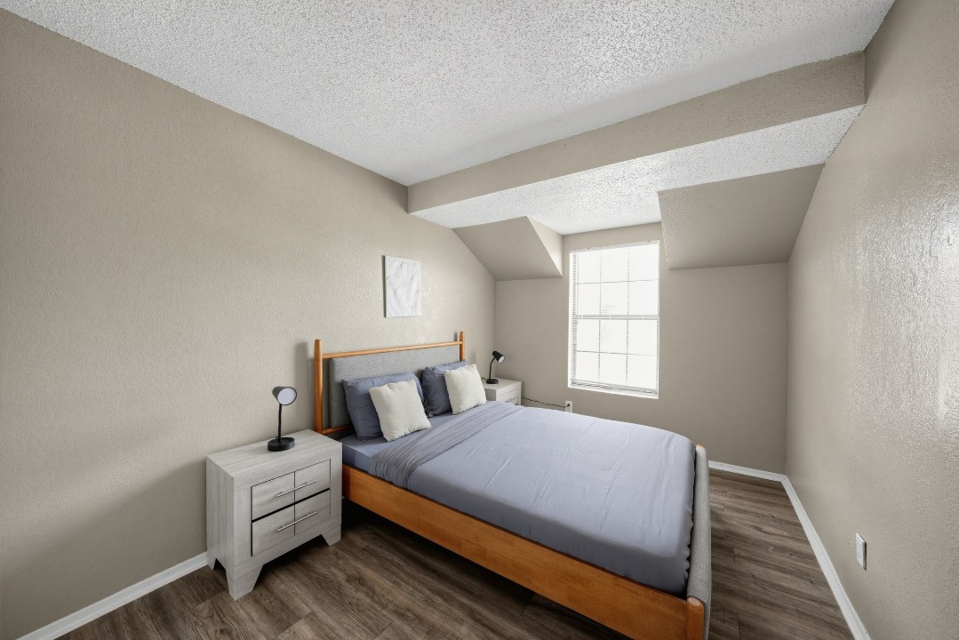 Cleburne Oaks · Unit 086 2/1
