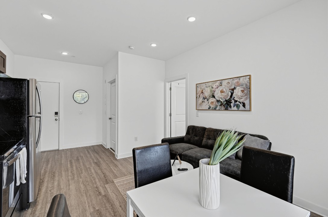 Fairmount Square 1528-2E
