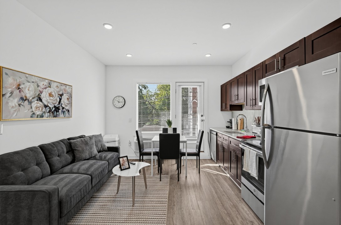 Fairmount Square 1528-2E