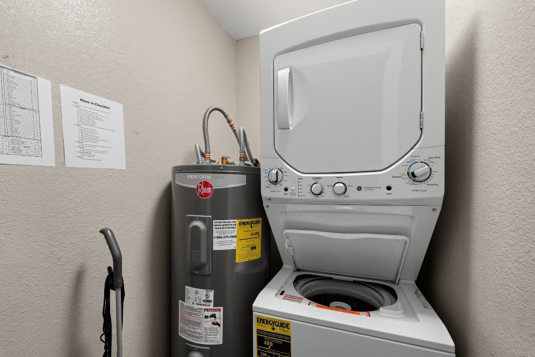 Cleburne Oaks · Unit 148 2/1