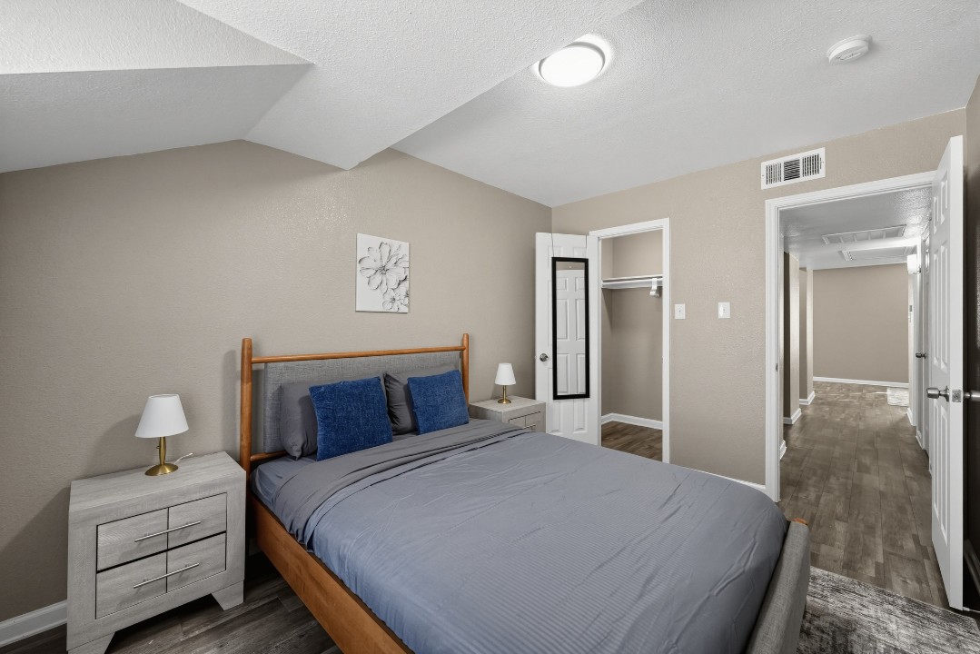 Cleburne Oaks · Unit 148 2/1