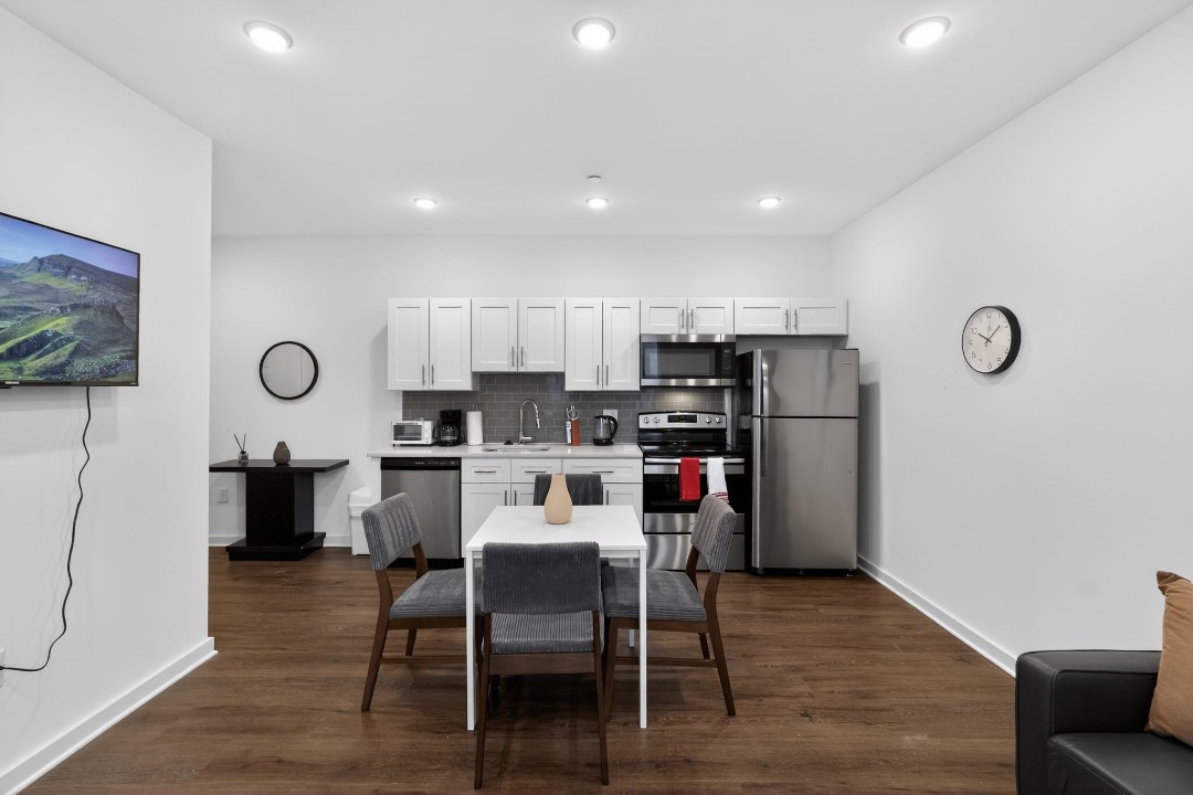 Fairmount Square 1532-2D · Unit 1/1