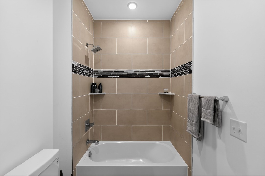 Fairmount Square 1532 - 1A · Unit 1/1