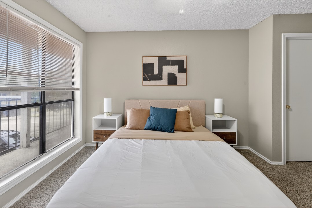 District West · Unit 712 2/2