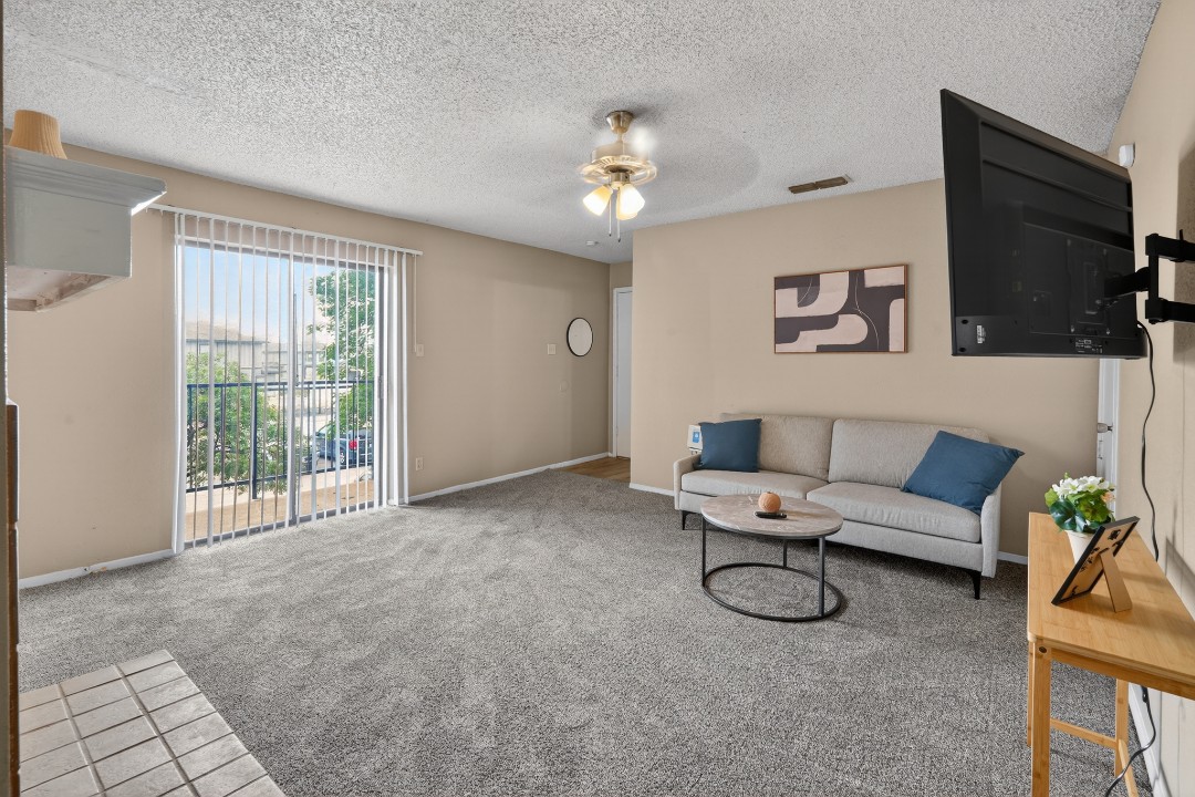 District West · Unit 138 2/2