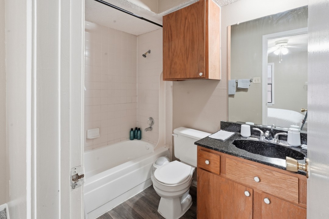District West · Unit 154 2/2
