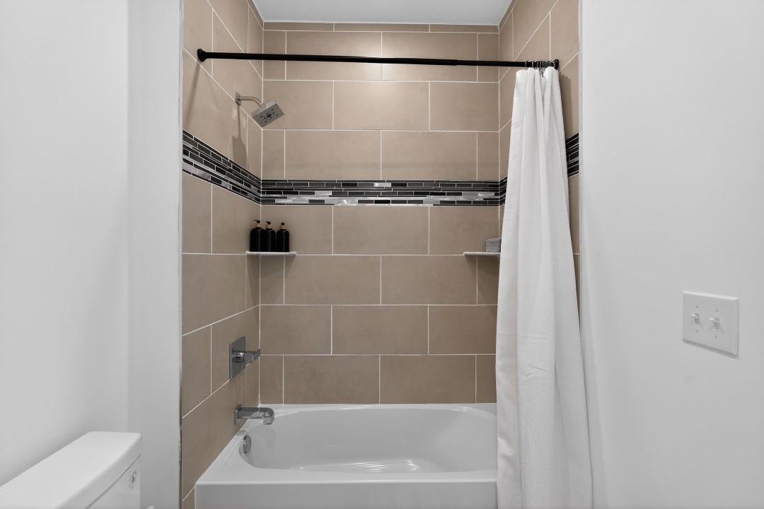 Fairmount Square 1532-2F · Unit 1/1