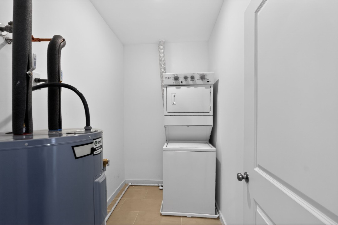 Fairmount Square 1532 - 1E · Unit 1/1