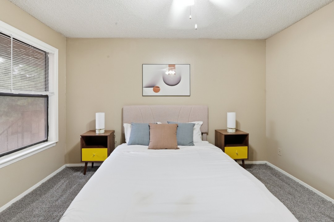 District West · Unit 154 2/2