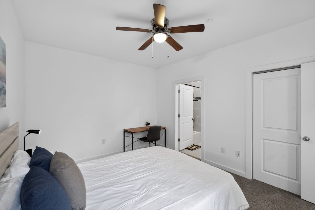 Fairmount Square 1532-2D · Unit 1/1