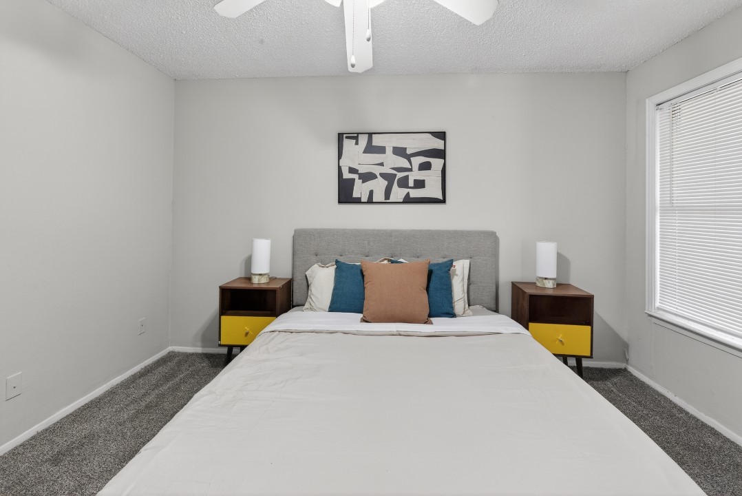 District West · Unit 148 2/2