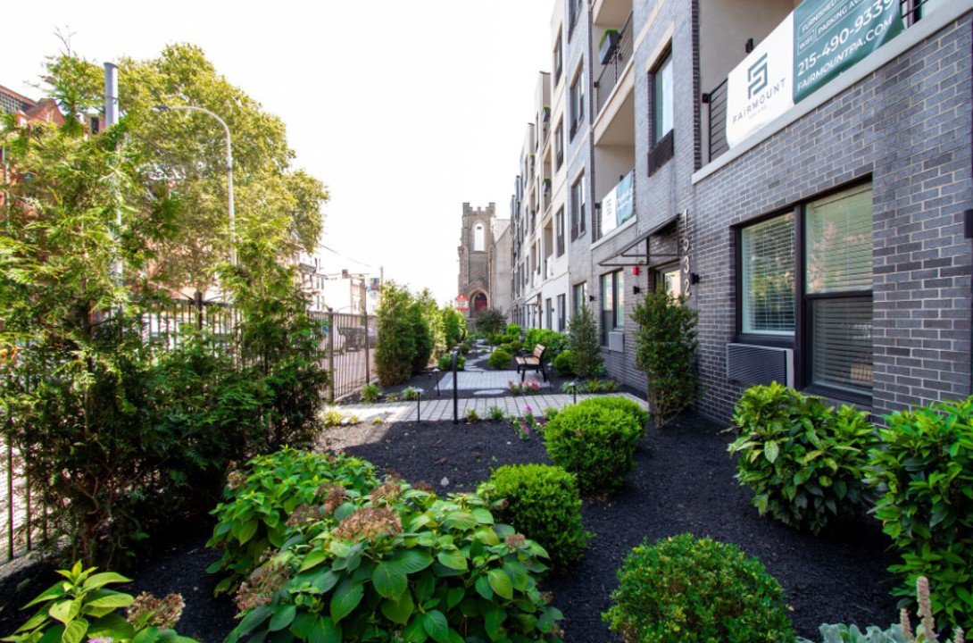Fairmount Square 1528- 2B · Unit 1/1