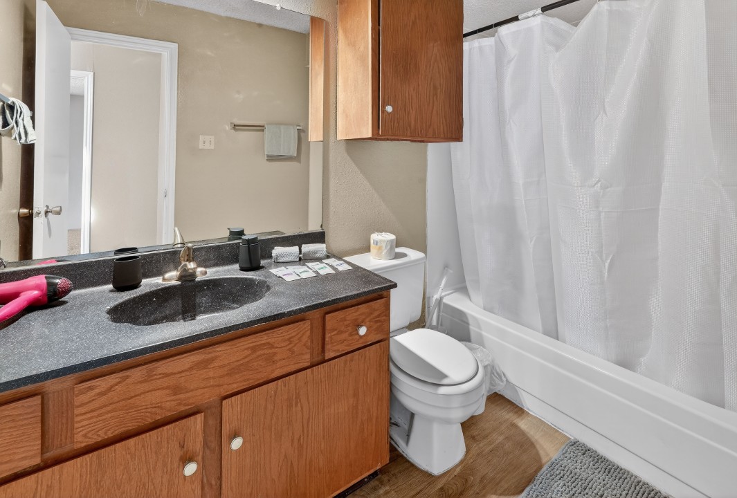 District West · Unit 138 2/2