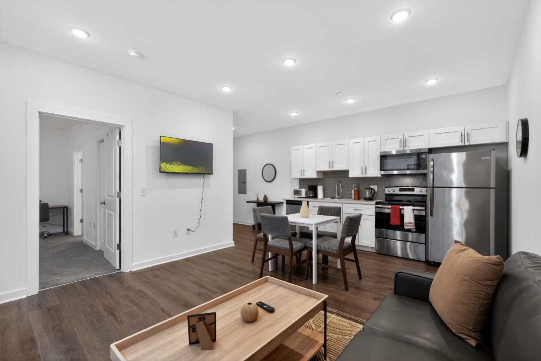 Fairmount Square 1532-2D · Unit 1/1