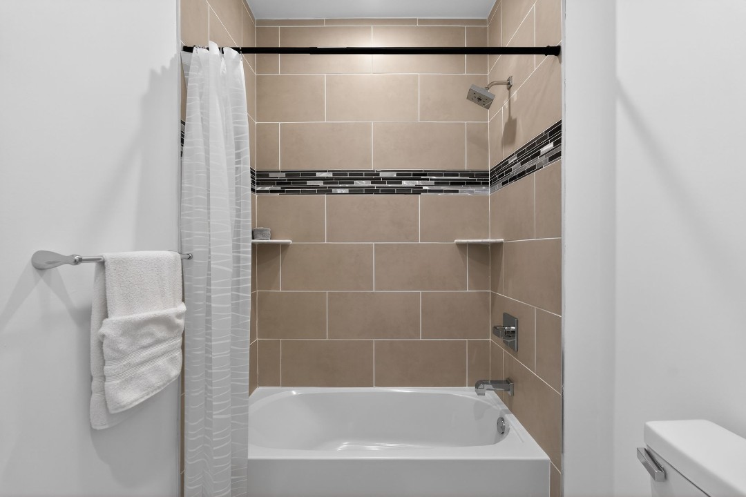 Fairmount Square 1532 - 1E · Unit 1/1