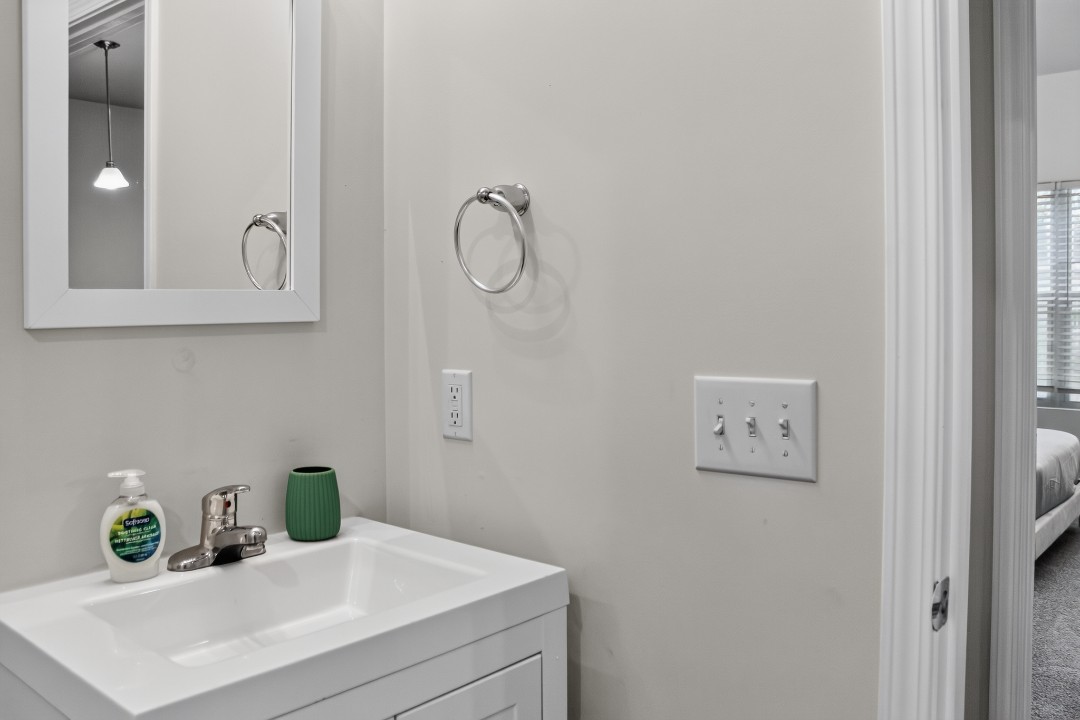 Hickory Grove · Unit 904 2/2