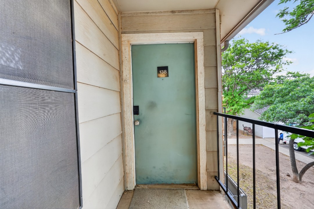 District West · Unit 138 2/2