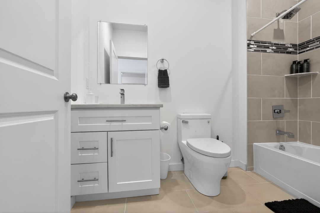 Fairmount Square 1532-1F · Unit 1/1
