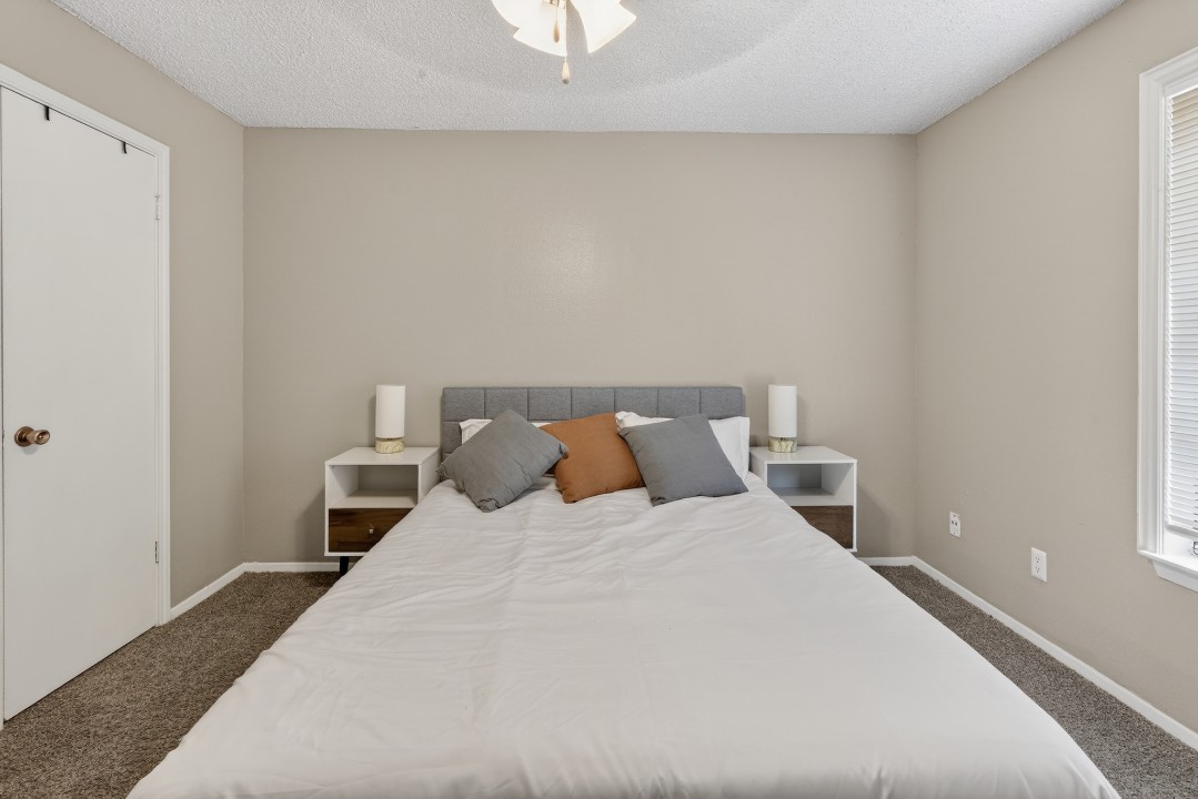 District West · Unit 14 2/2