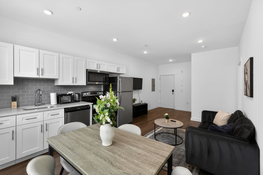 Fairmount Square 1532 - 1E · Unit 1/1