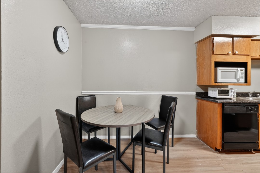 District West · Unit 4 2/2