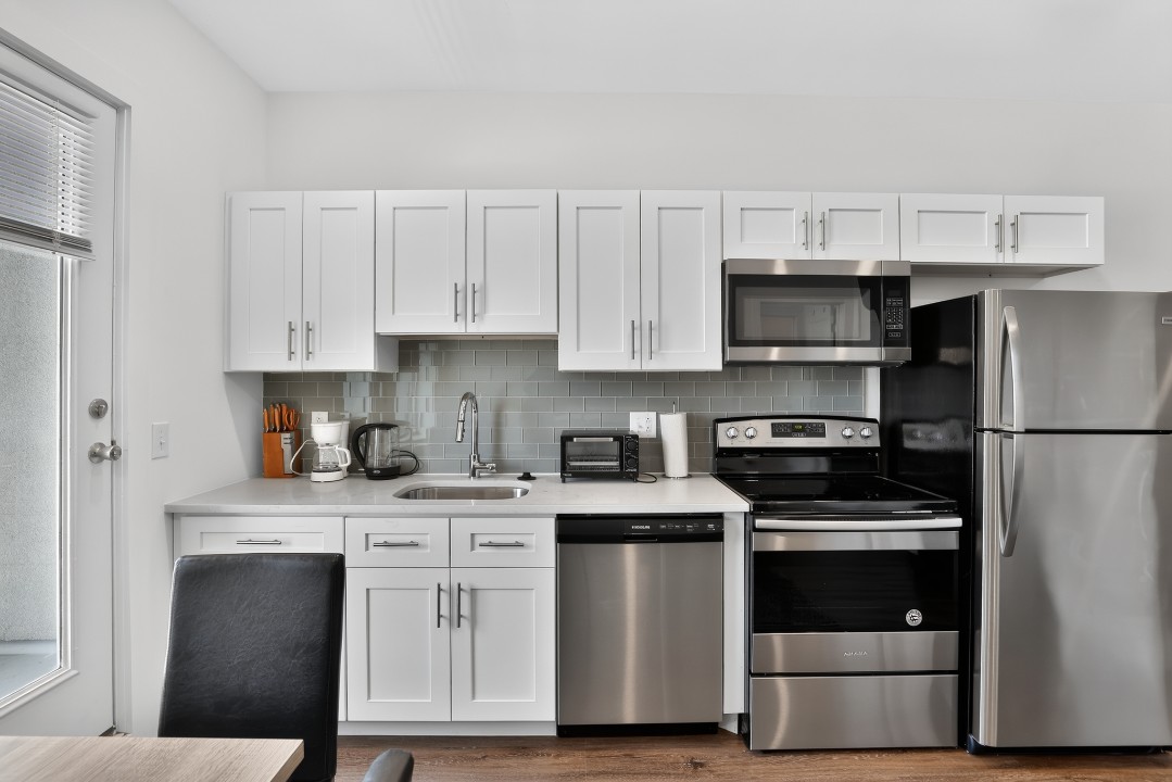 Fairmount Square 1532-3J · Unit 1/1