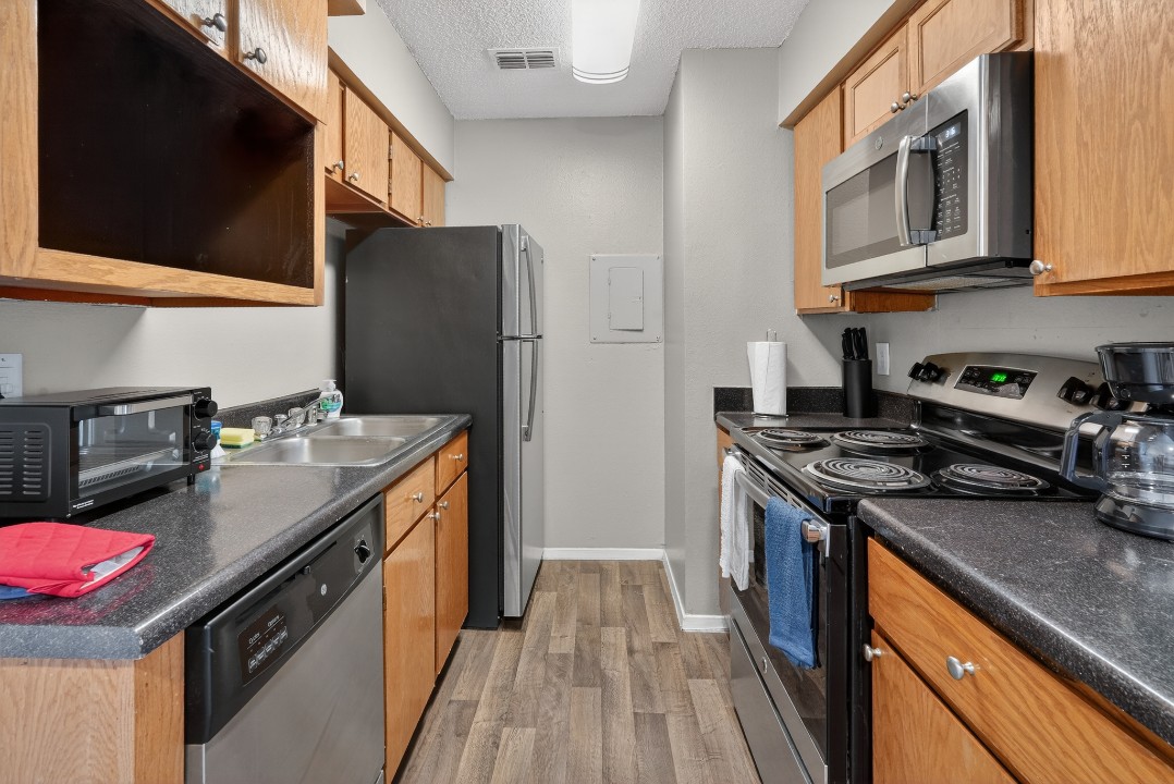 District West · Unit 228 2/2