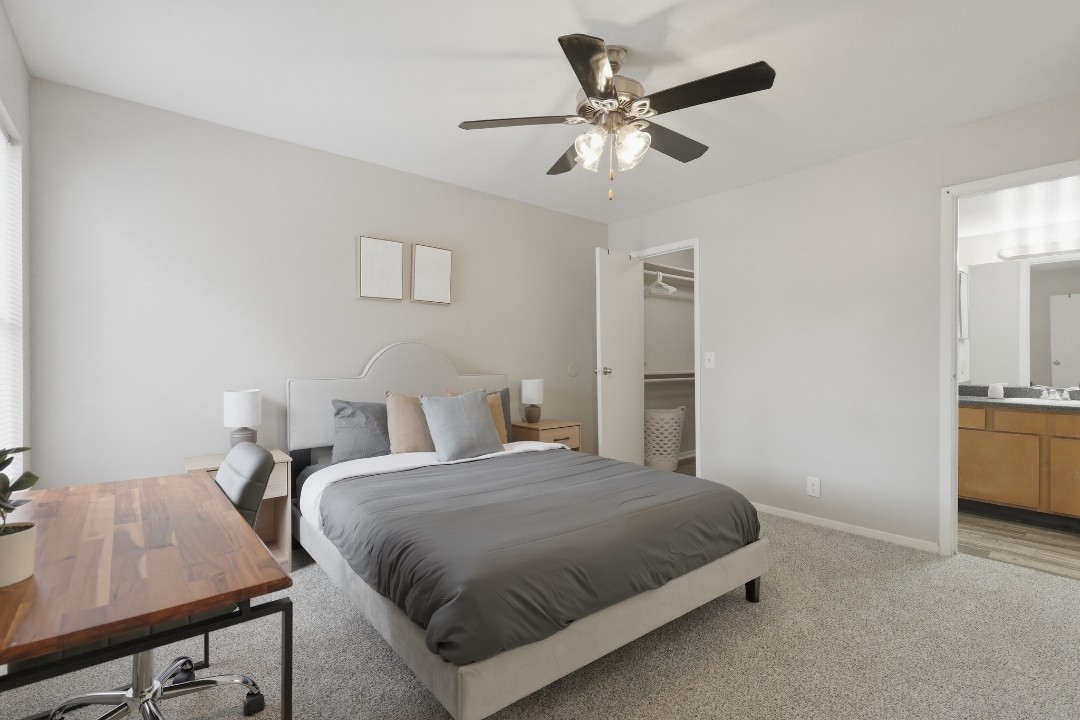 Creekstone · Unit 323 2/2