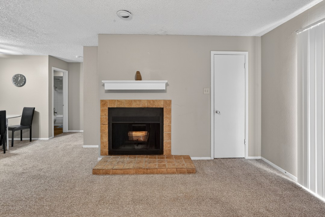District West · Unit 10 2/2