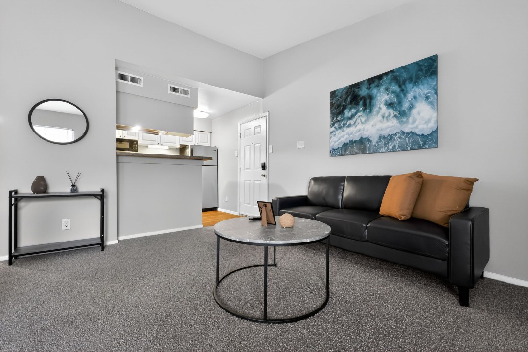 Lincoln Green · Unit 223 1/1
