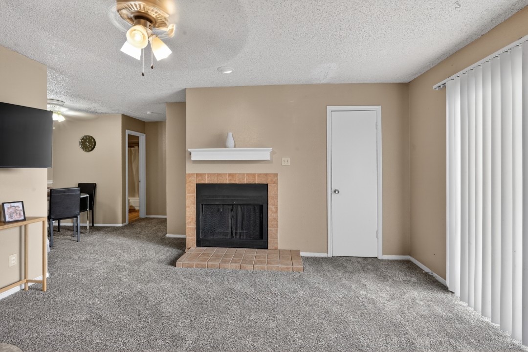 District West · Unit 138 2/2