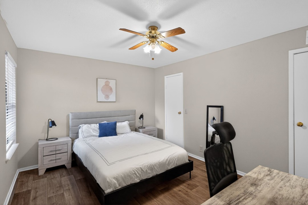 2 Bedrooms · Signature layout