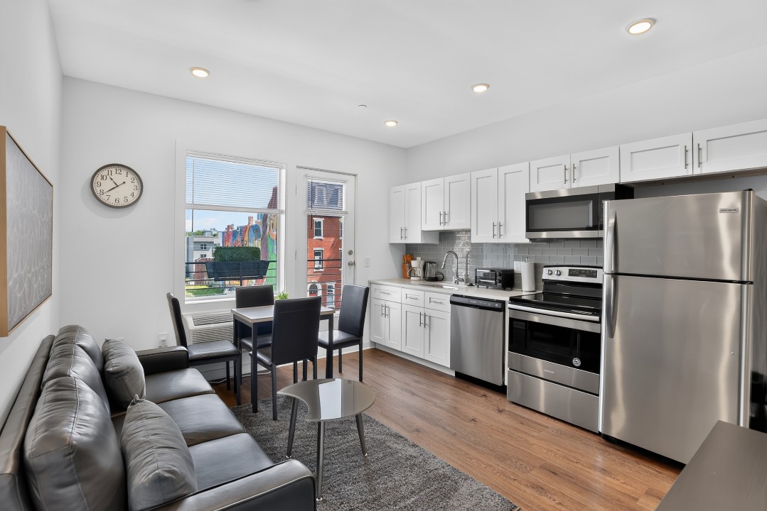 Fairmount Square 1532-3J · Unit 1/1