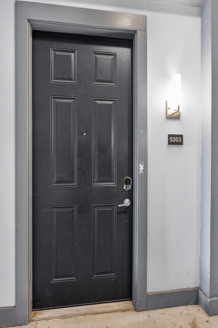 The Creekside at Vantage · Unit 5303 2/2