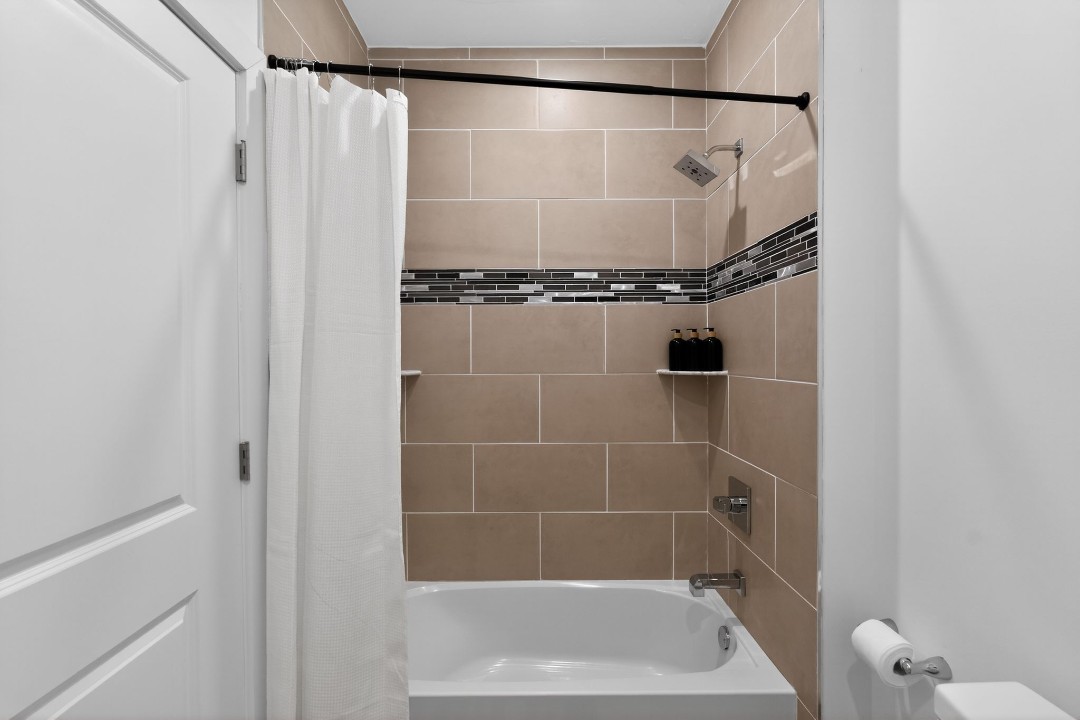 Fairmount Square 1532-2D · Unit 1/1