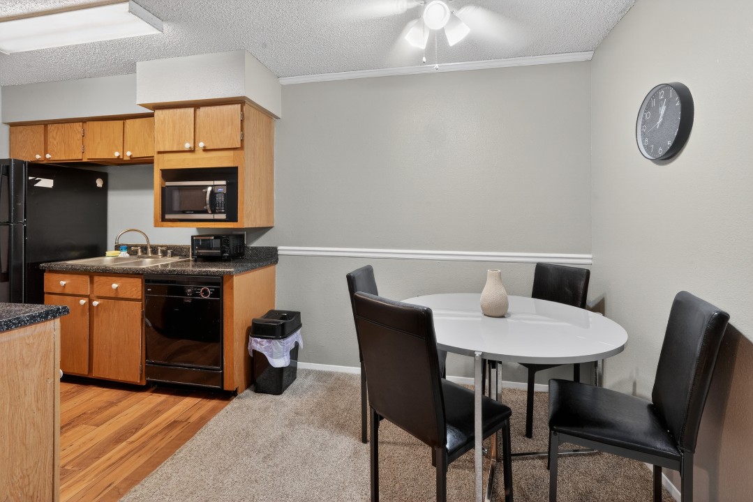 District West · Unit 10 2/2