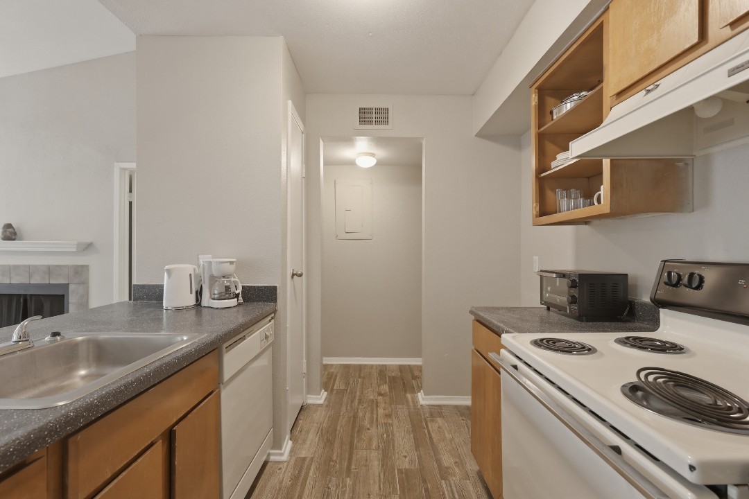 Creekstone · Unit 323 2/2