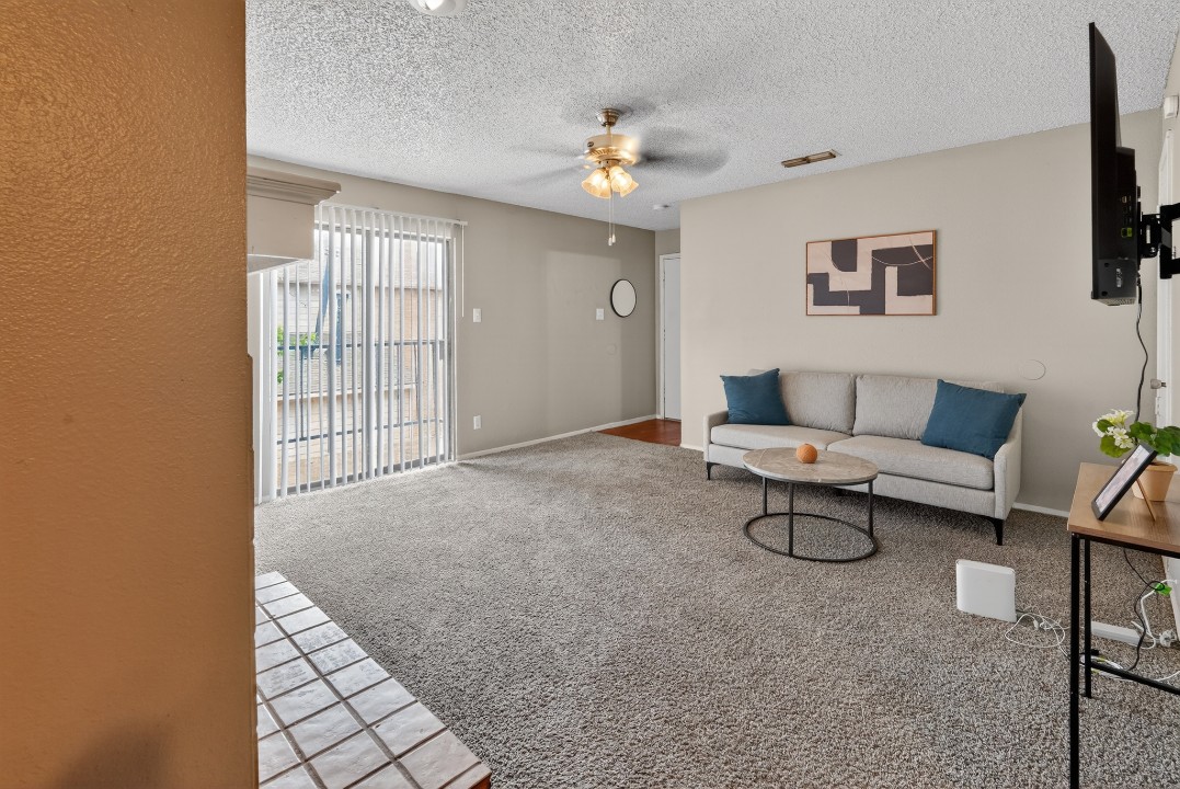 District West · Unit 14 2/2